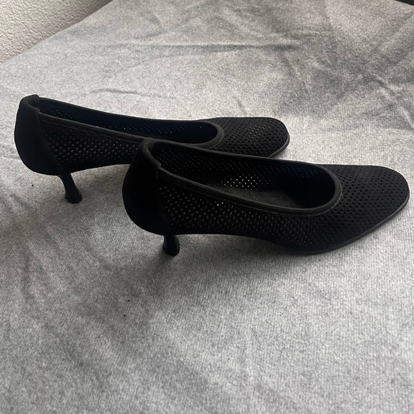 Stuart Weitzman Black Heels 8 - Picture 8 of 9